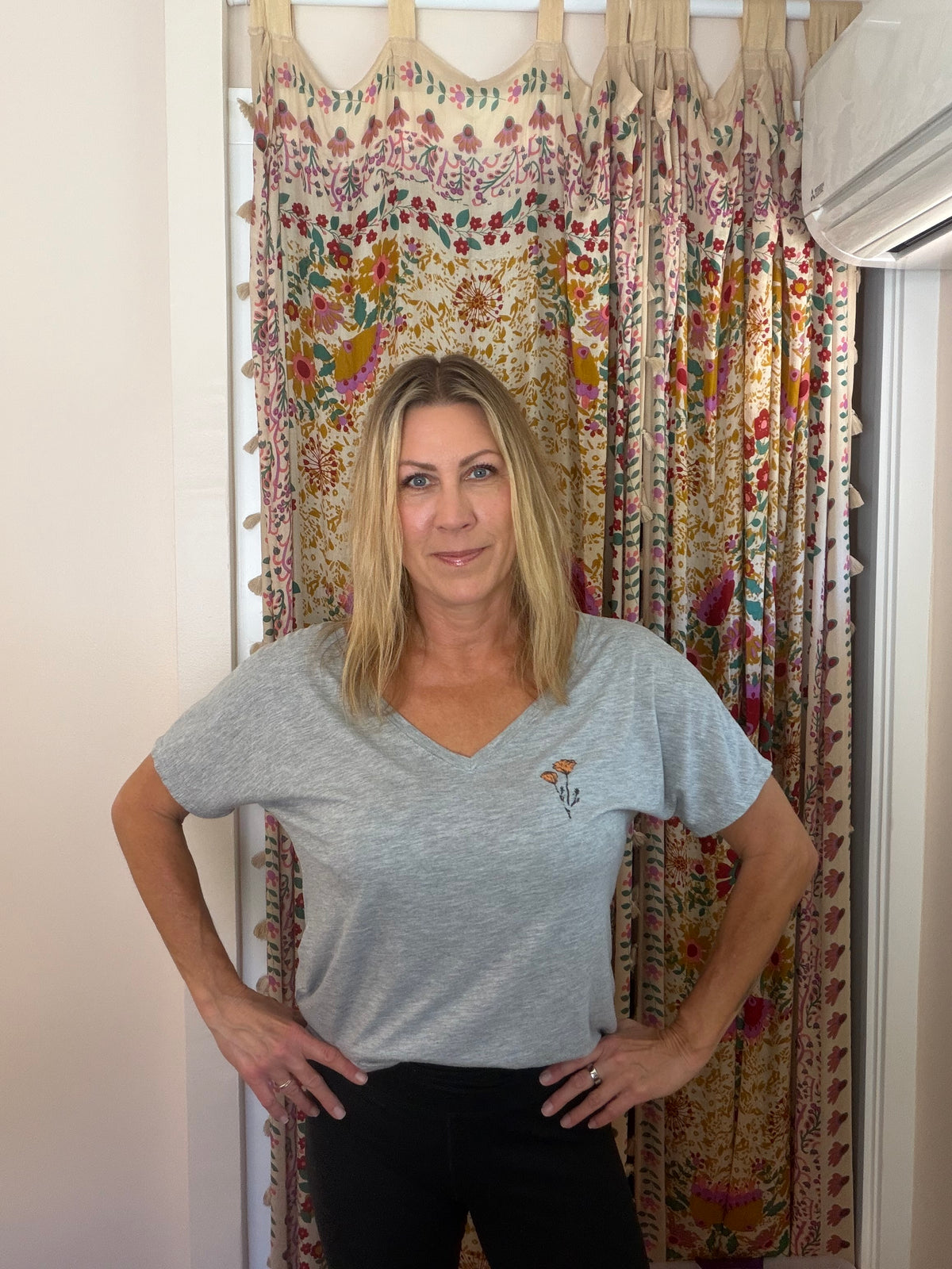 Vintage Poppy Tee - Women's V-Neck